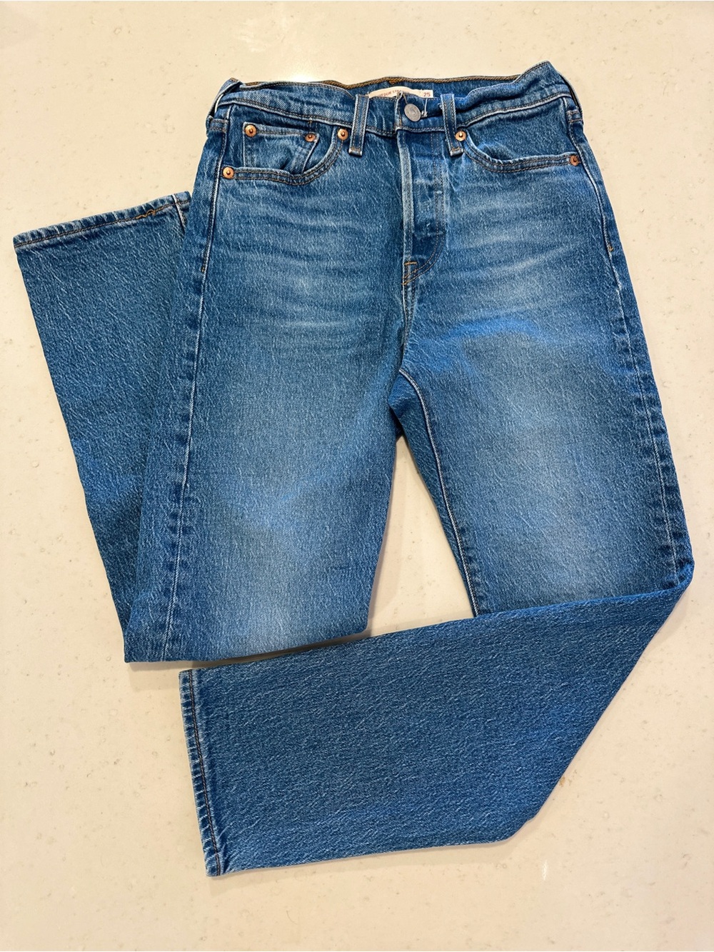 NWOT Levi’s Wedgie Straight Jeans Size 25 Medium Wash Classic Casual High Rise